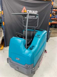 Tennant T17 - Disk Rider Scrubber with Overhead Guard