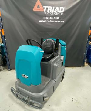 Tennant T12 Rider Floor Scrubber - Cylindrical main image