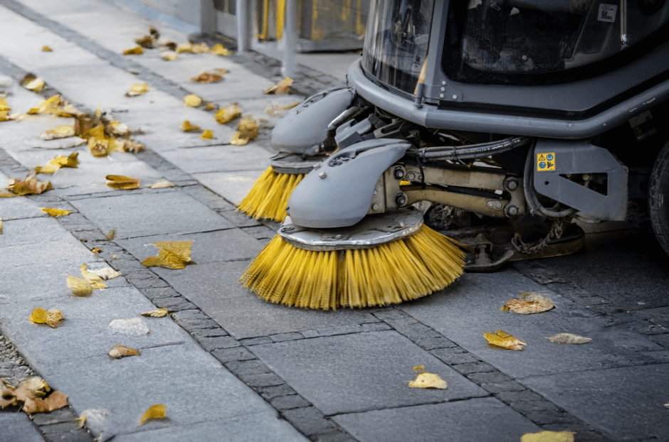 Scrubber outside scrubbing leaves